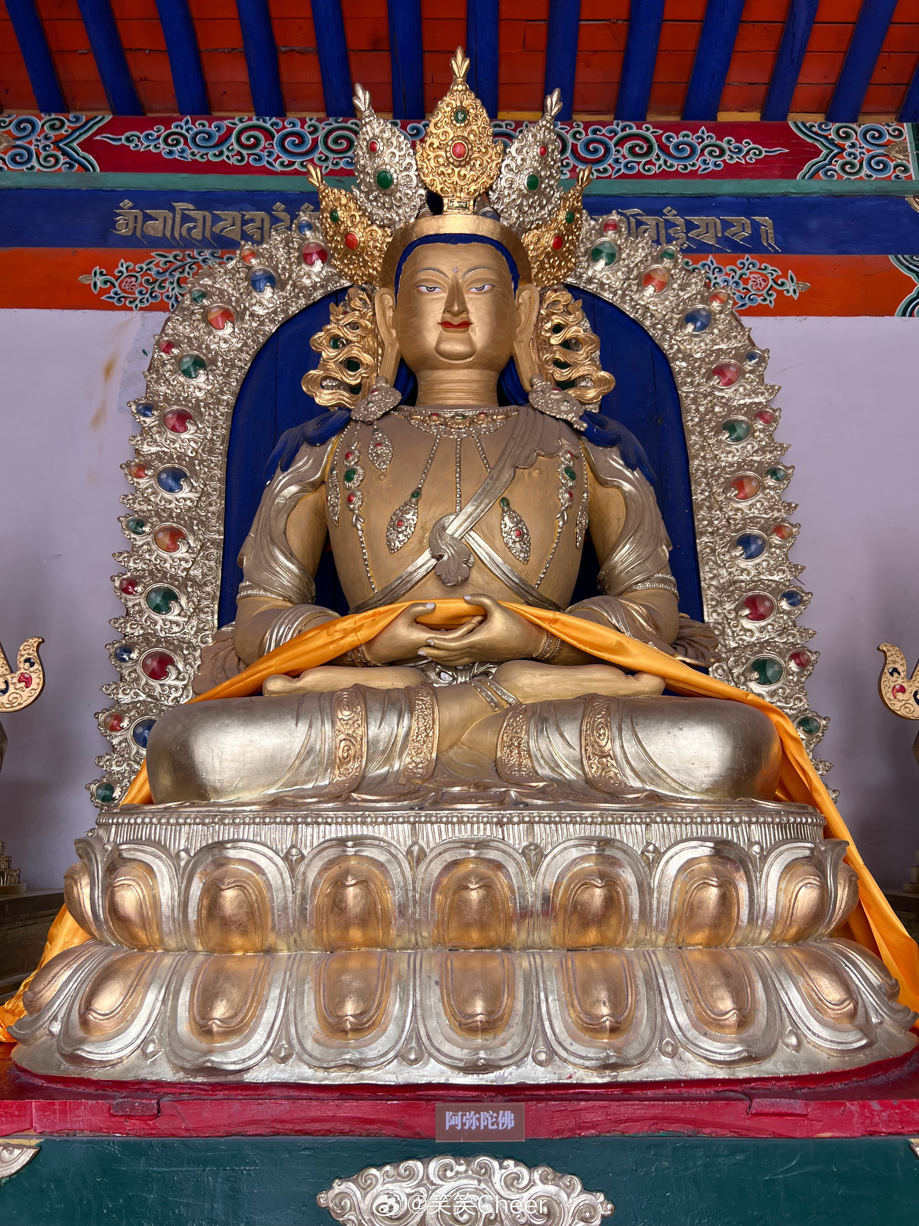 好你个五塔寺。百里迢迢来参观，塔关门了。北部的蒙语天文石刻图也看不到。问旁边文创