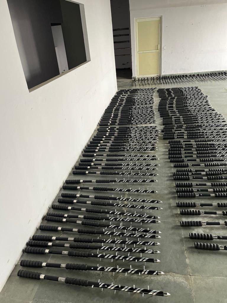 印度军队开始在边境给士兵配发带刺电击狼牙棍，重点配备的是中印边境一线的印军。看来