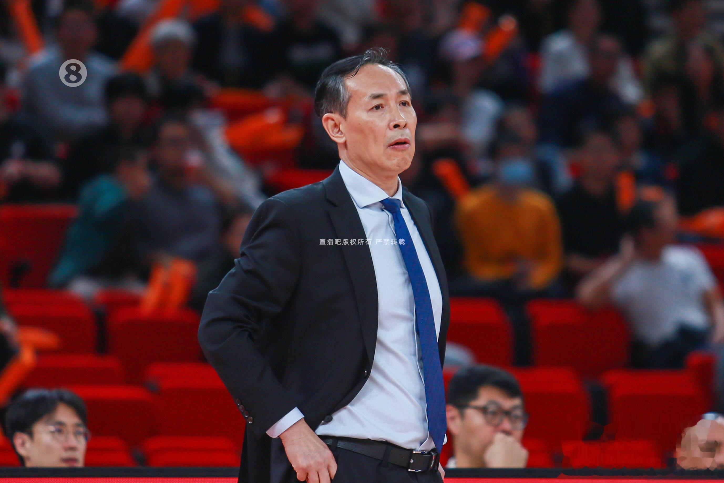 许利民: 今年北京队粉丝多了 酒店里都是一群一群的 这些都是虚的