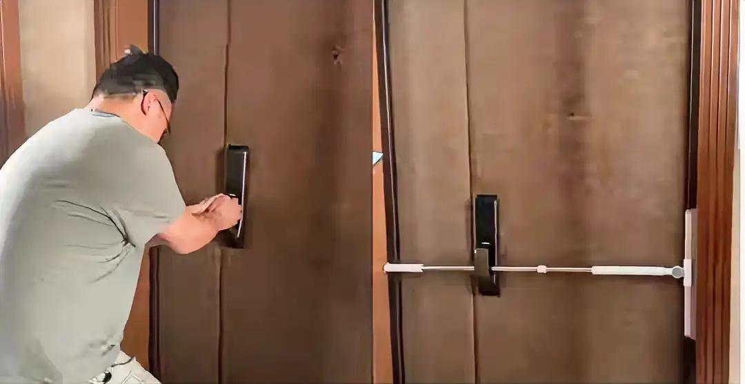 路虎1分钟8次别停奔驰：从“不予立案”到刑事立案的三个月维权路2025年12