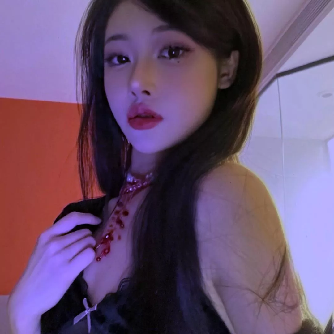 性感诱惑，红唇诱惑，夜晚魅惑。美女