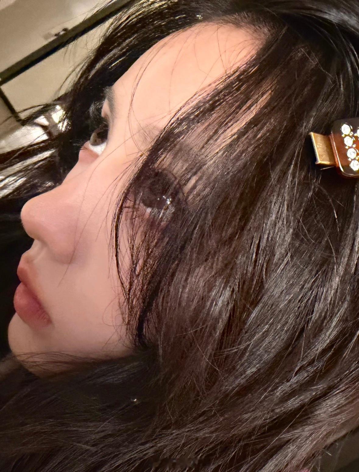 田曦薇贴脸自拍，萌的没天理了！！