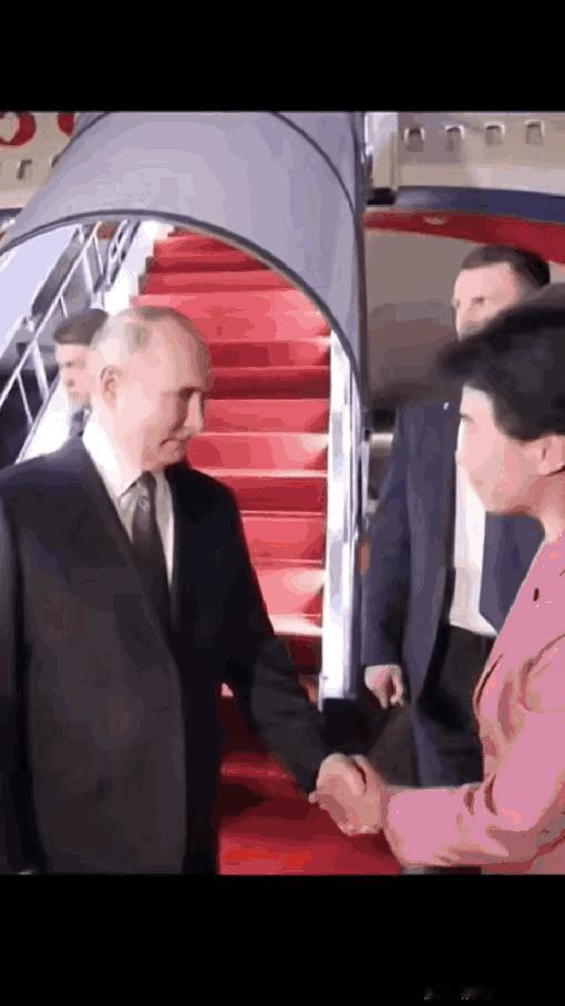 一看就知道，这两个大汉实力不容小觑！