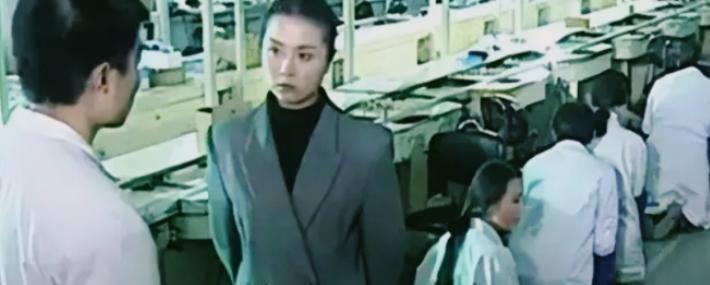 1995年3月7日，在珠海瑞进电子厂阴冷的流水线上，韩方老板金珍仙因一名女工短暂