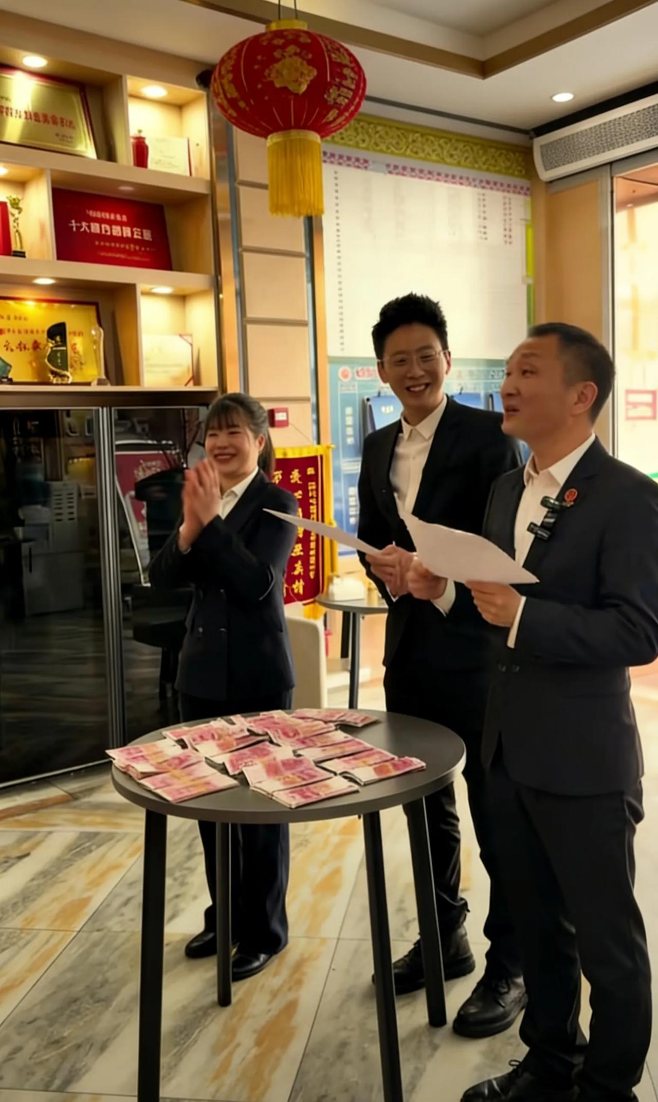 4天利润33.9万全部分光，火锅店老板黄厚明是傻还是大智慧？你敢相信吗？四