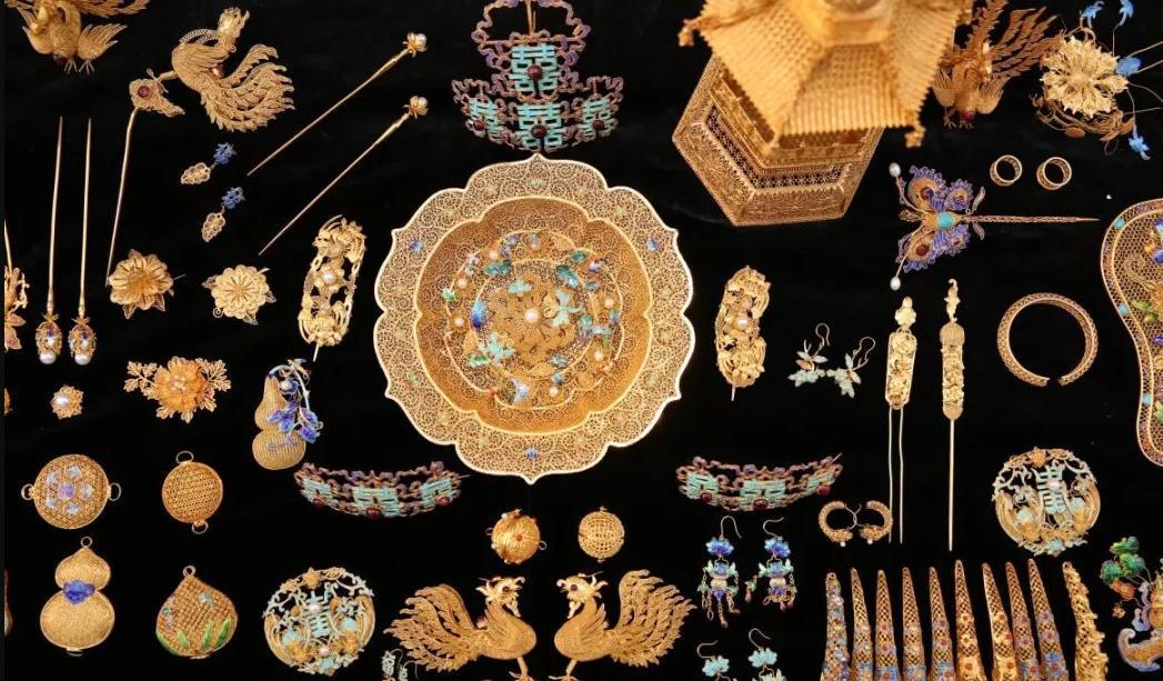 史上最强贿赂达人,仅用一箱黄金,做到一人之下万人之上!一只箱子,换来仕途再起