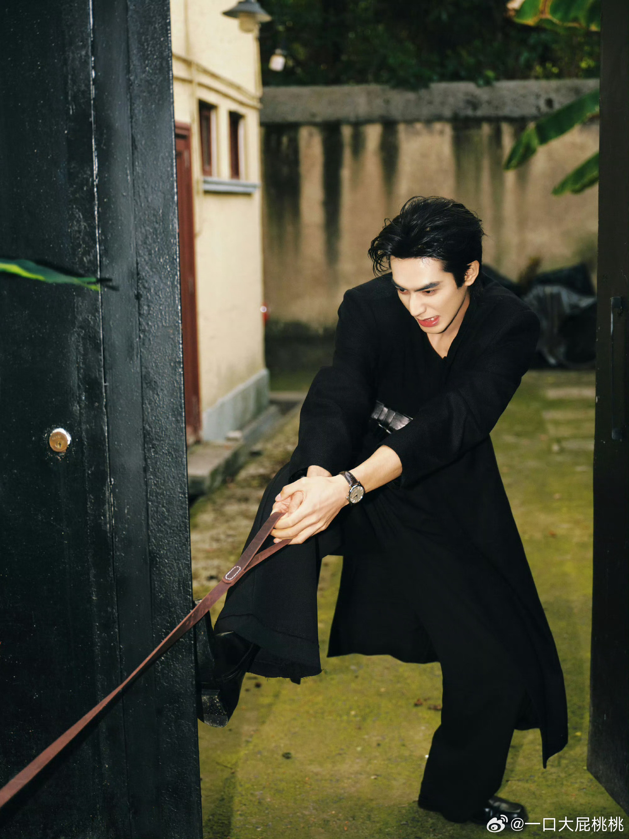 宋威龙出席VOGUEFashionFund2026发布会，身穿PRONO