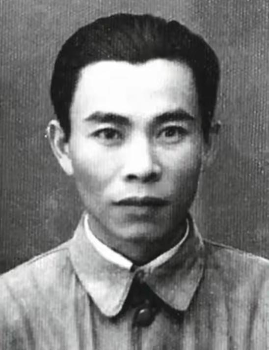 1943年底，陈毅接到通知要去延安开会。从江苏黄花塘到延安，四千里路程，日伪军的