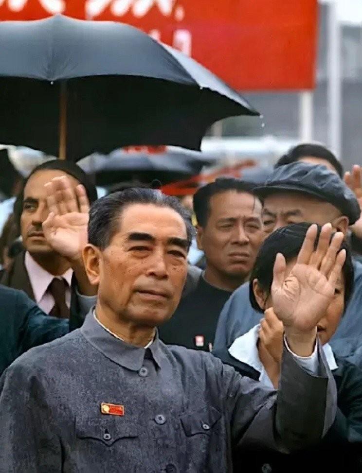 🌞周总理写的诗水平如何？陈毅陈老总曾经直言不讳地说：你当好总理就行了，诗还
