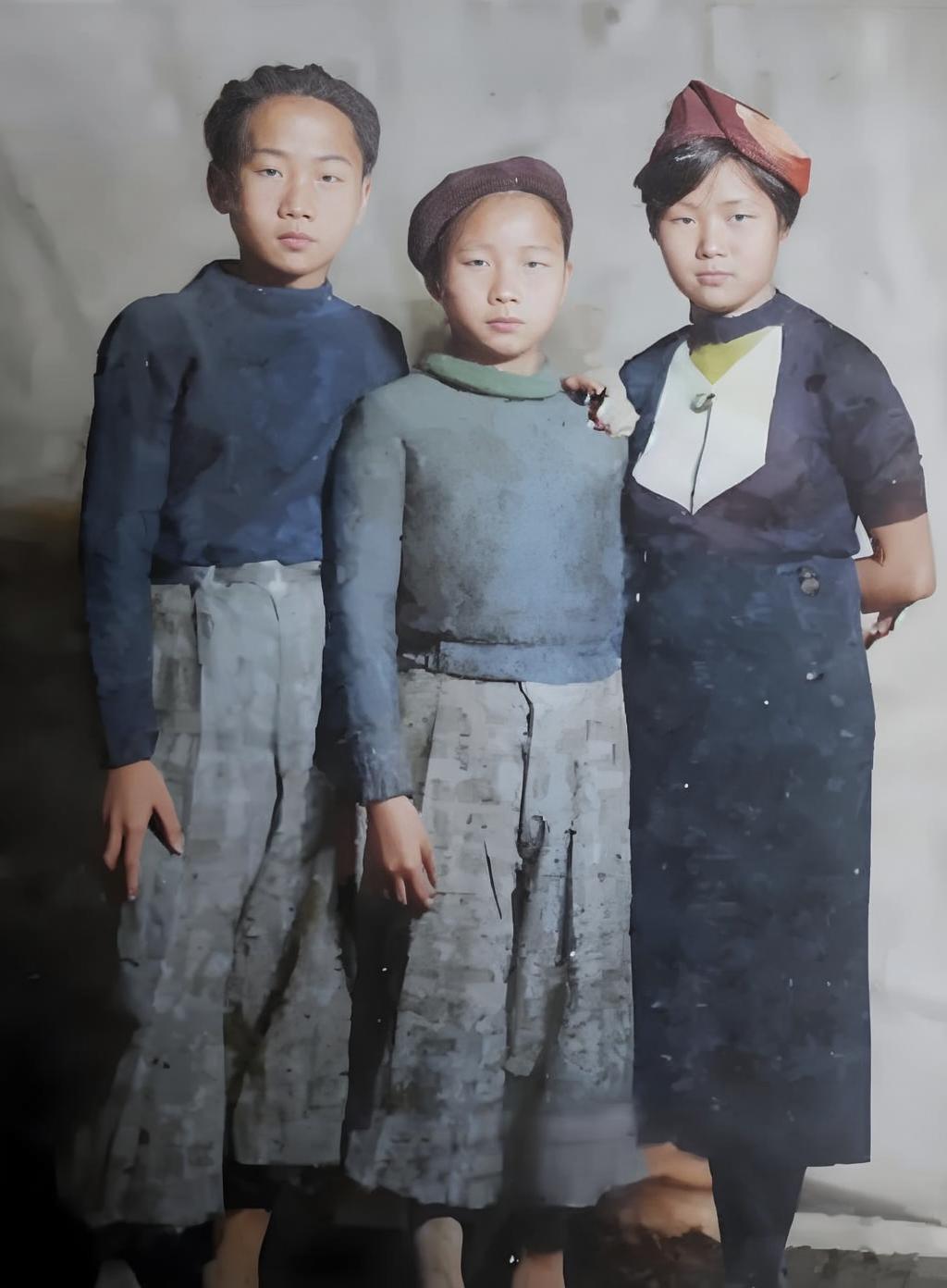 在苏联的毛岸英(左)毛岸青(中)蔡和森女儿(右)