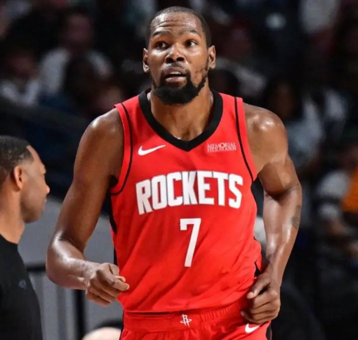 在接受采访时，火箭球星杜兰特表示，近期训练时间较多有助于提升个人技术，同时在主帅