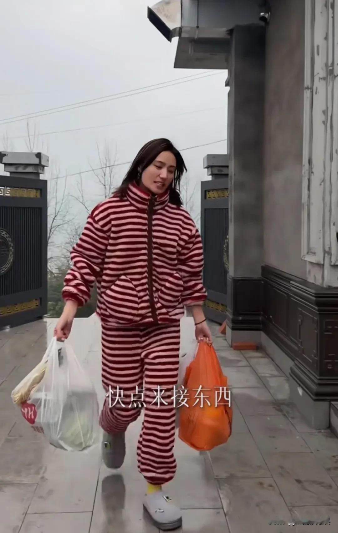 海哈金喜真的是适合过日子的女人，典型的那种贤妻良母类型。和李亚鹏分开后的第一年