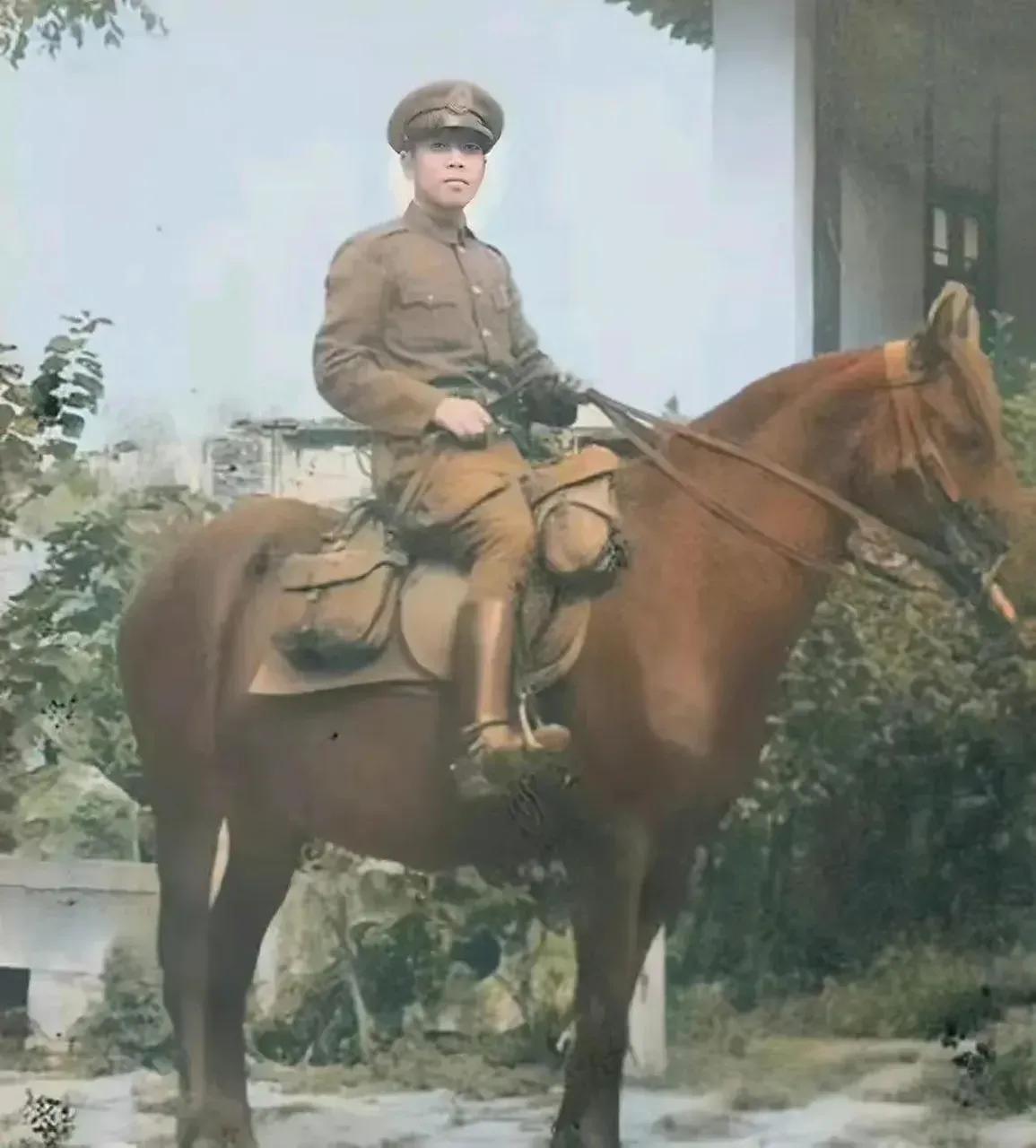 黄百韬不愧国军顶级悍将，淮海战役开打前，便预感到自家第7兵团，将是华野首要打击对