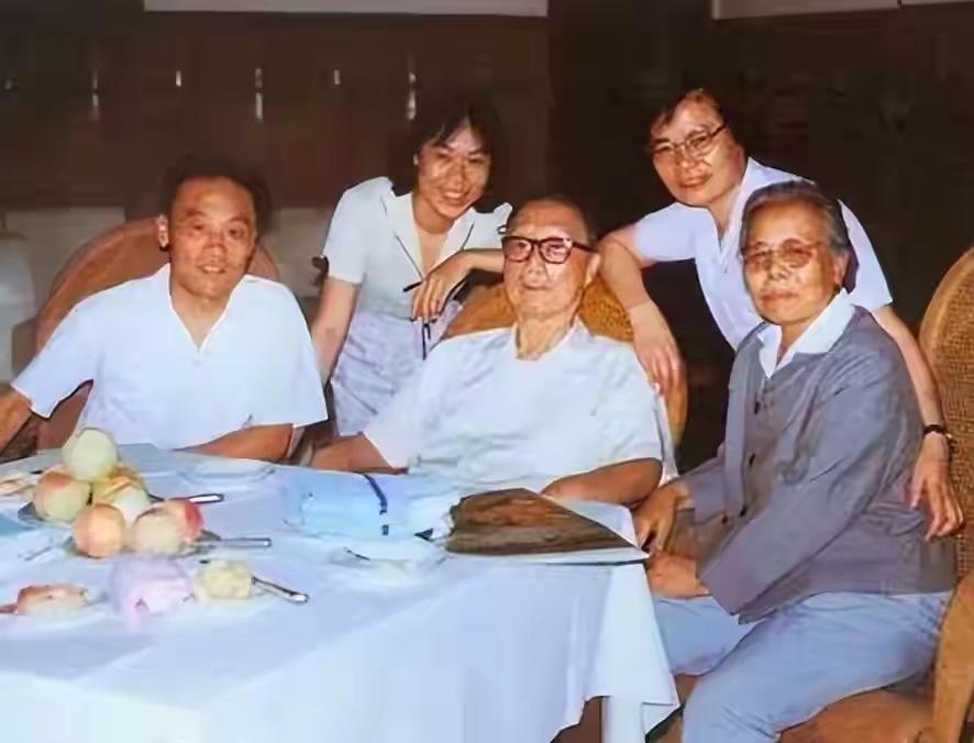 最长寿的开国元帅家族，元帅享年93岁，夫人享年86岁，女儿将军今年96