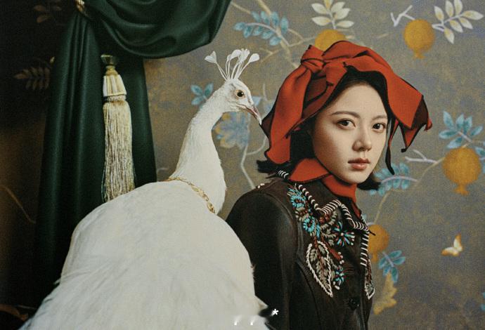 赵今麦少女的生命力赵今麦眼神里有故事赵今麦最新杂志大片，穿梭时空的少女~时而古