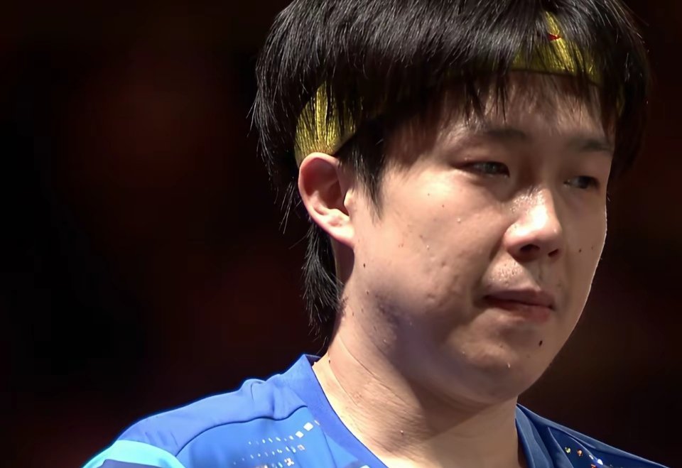 王楚钦又输了，看来红色队服运气好。今天国乒对阵德国，混双先输一局，女单莎莎3-0