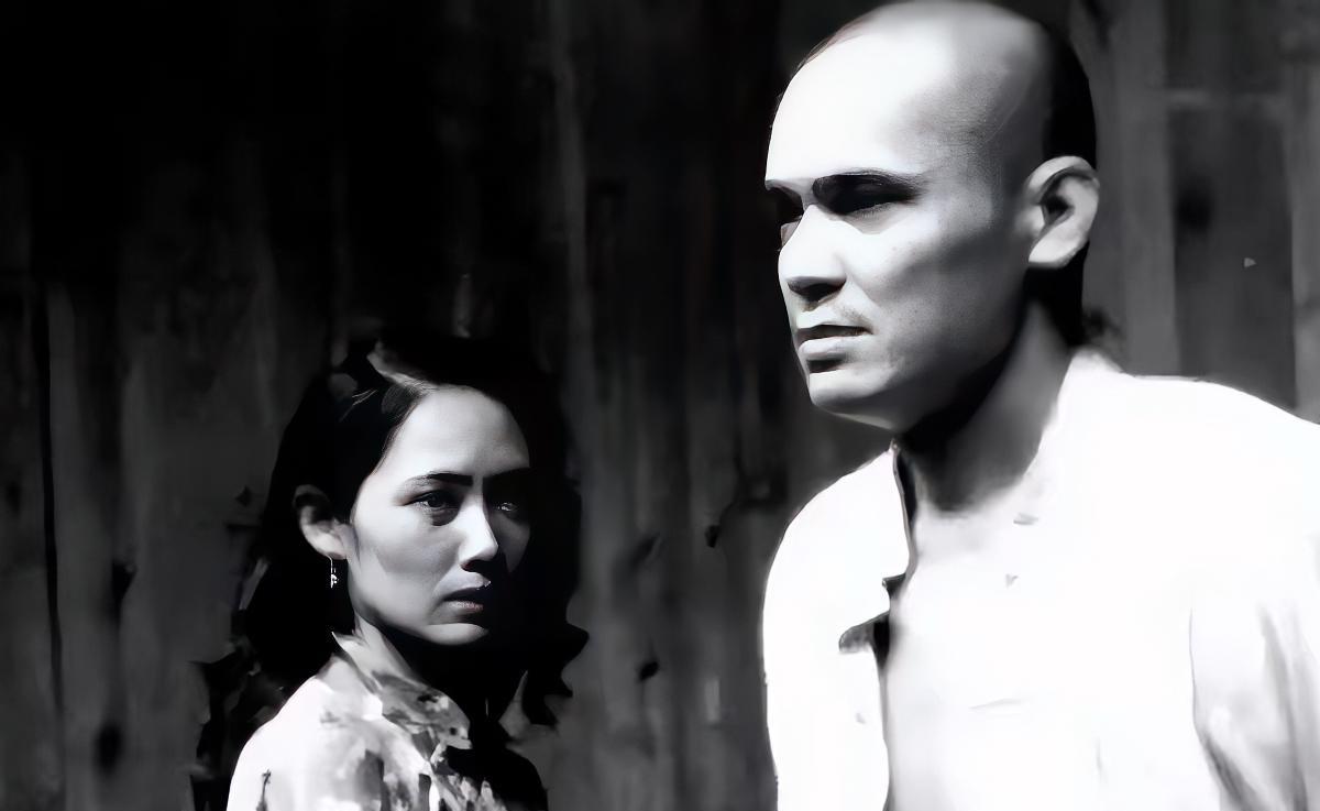 1965年，3个农民上山砍柴，突然看到一男一女坐在岩石上，3人大惊：“这不是土匪