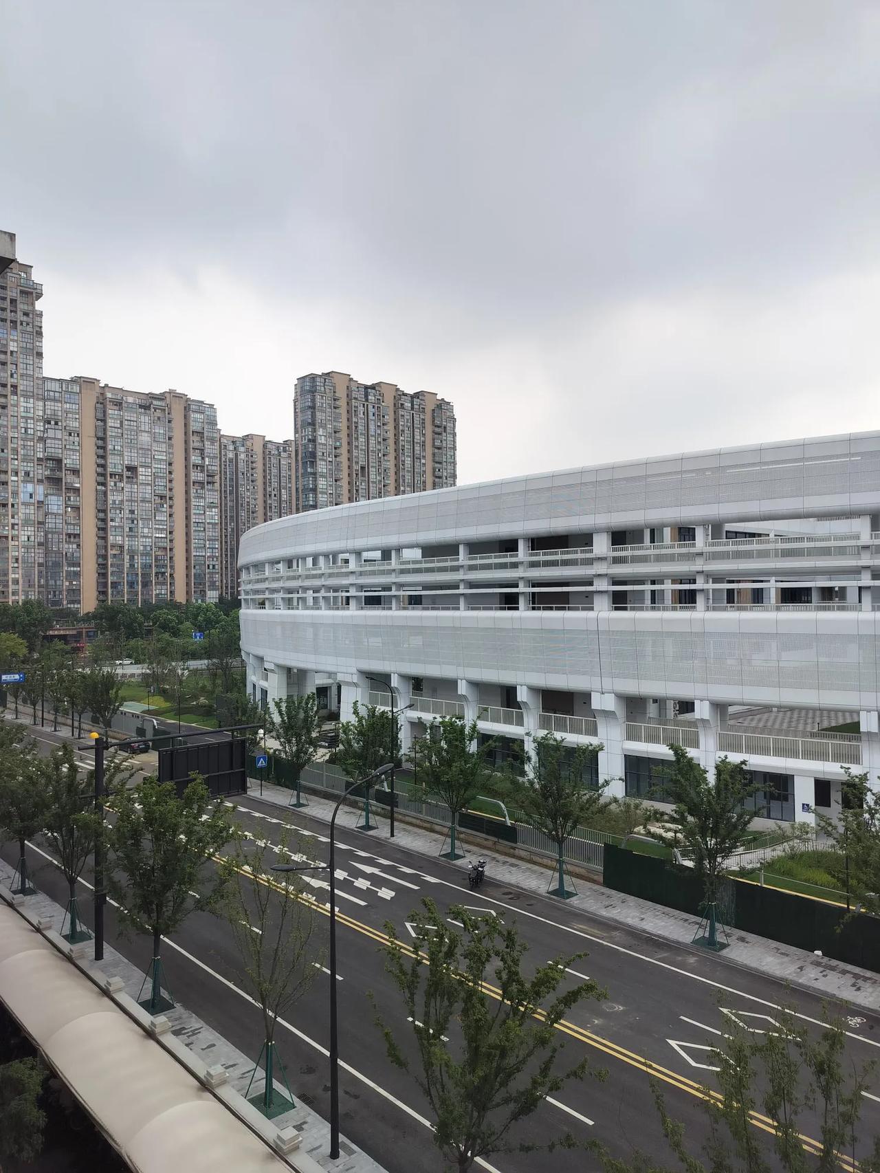 老公发视频来责问我：‘’为什么把房子挂中介卖？你老了住哪里？‘’