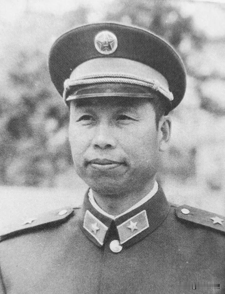 刘玉尊，1936年1月生，河北滦南人，中共党员，原解放军第11军32师师长，老山