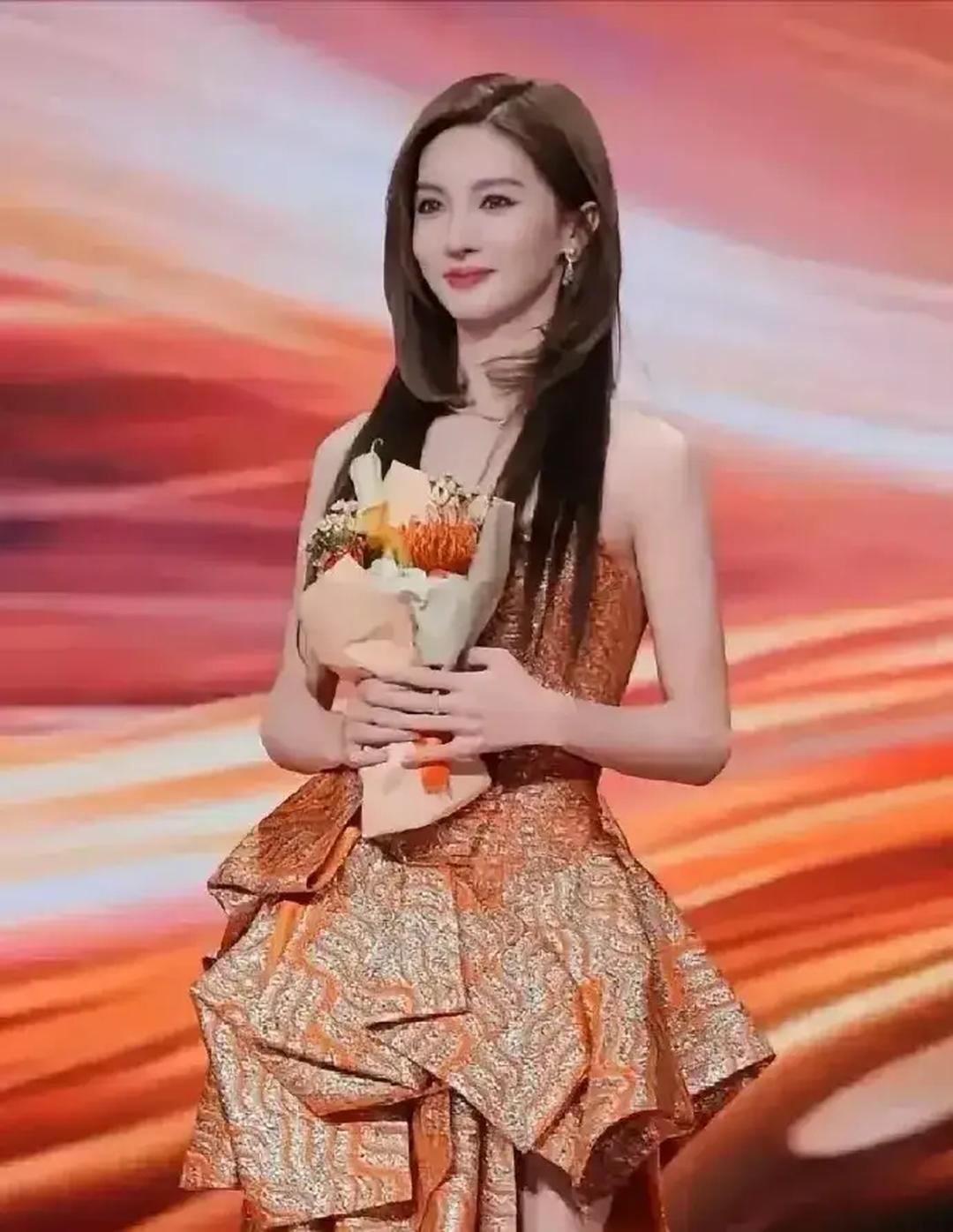 这居然是金晨？我差点认成Angelababy，整个人完全大变样啊