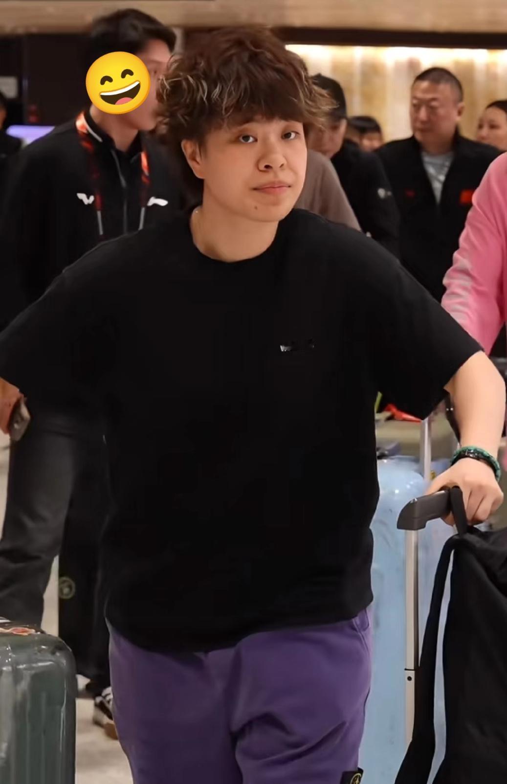 王艺迪的新发型到底还是惹祸了！哈哈！这几天刷视频，看到大家都在调侃大迪的新发