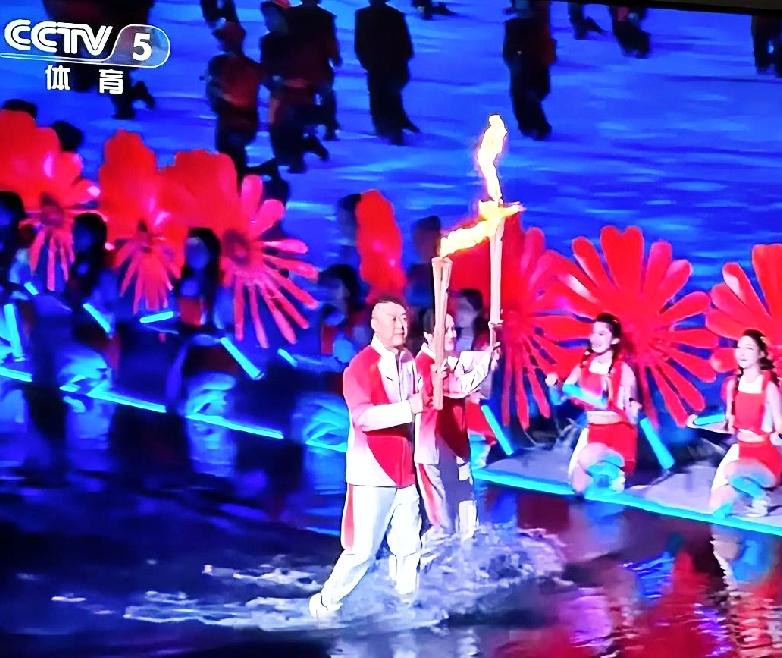 马琳现身全运会火炬传递，长时间没有露面，一露面就来个大惊喜。马琳自从澳门