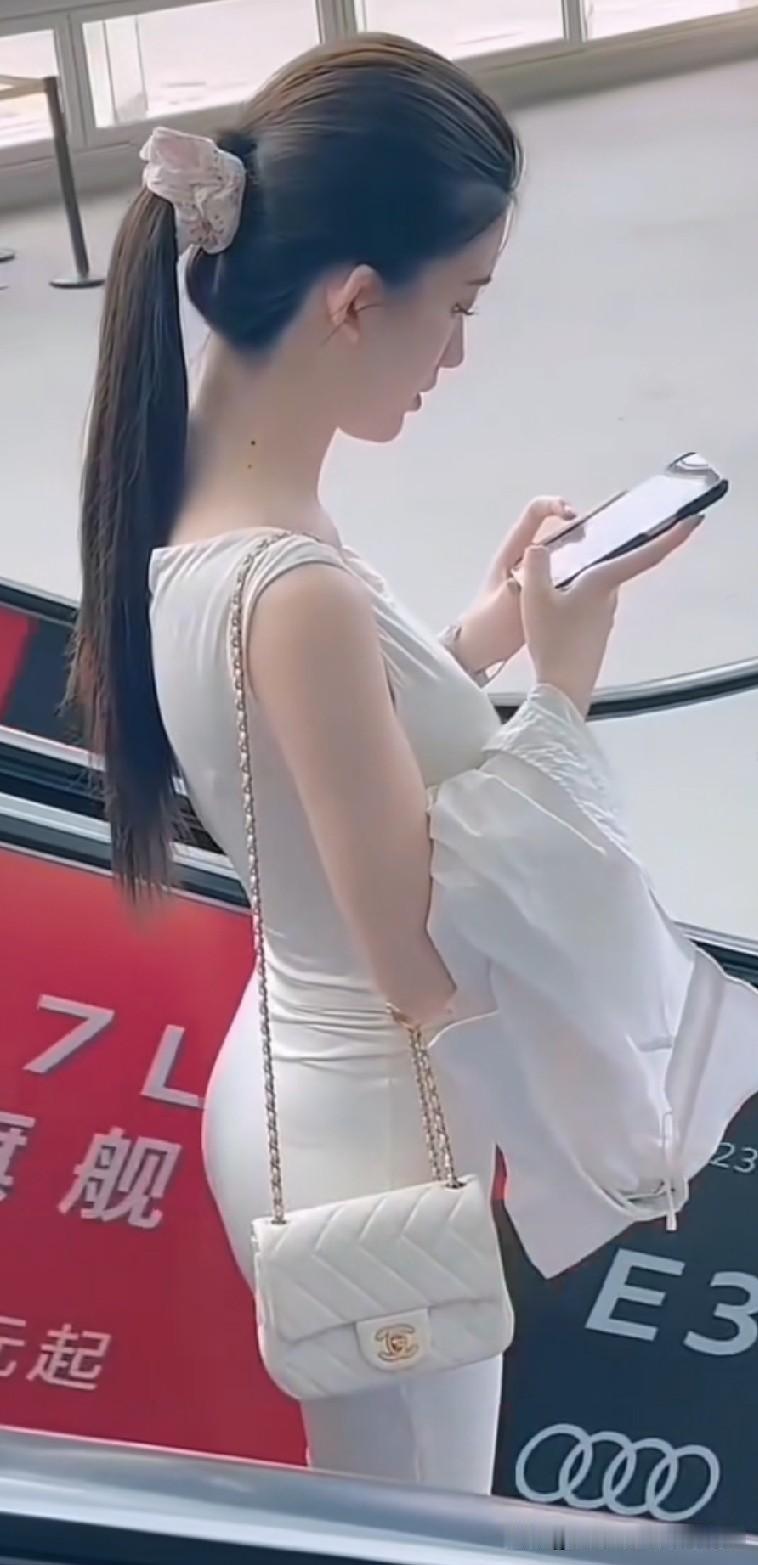 人到中年，慢慢懂了：生活最好的状态，是留一点空白忙完一天的琐事，静静站在阳