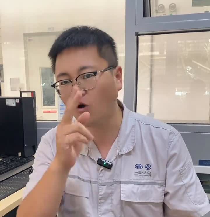 燃油车大卖。随着燃油汽车市场的回暖，老牌车企一汽大众有望月销量在年底之前重回
