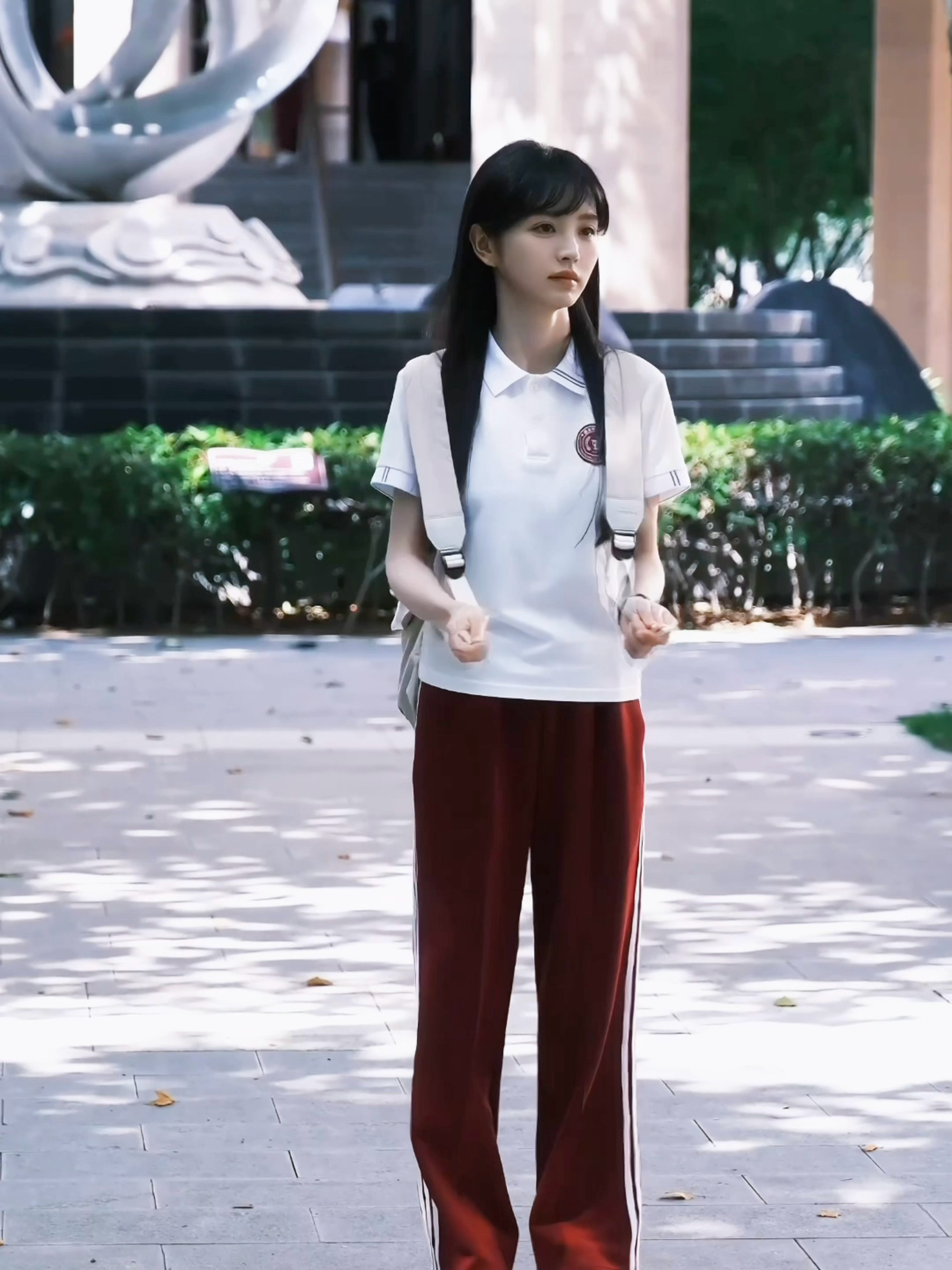 田曦薇高智感学姐林知夏学姐要来了齐刘海黑长直素净一张脸，完全是我的梦中学姐