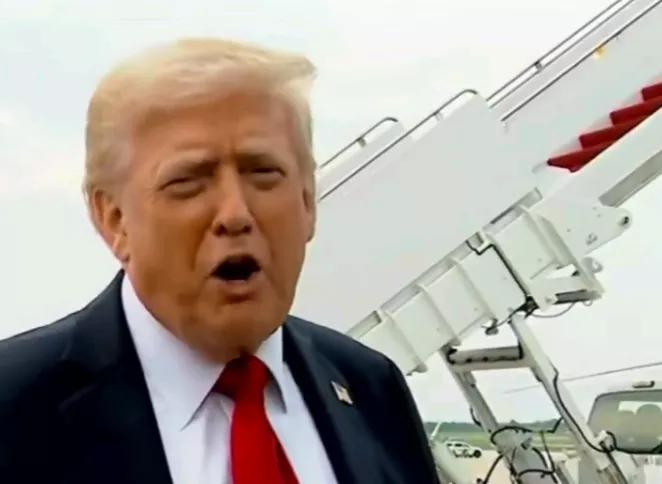 塔斯社报道，特朗普支持率大跌。当地时间16日，美国盖洛普公司公布的一份最新民