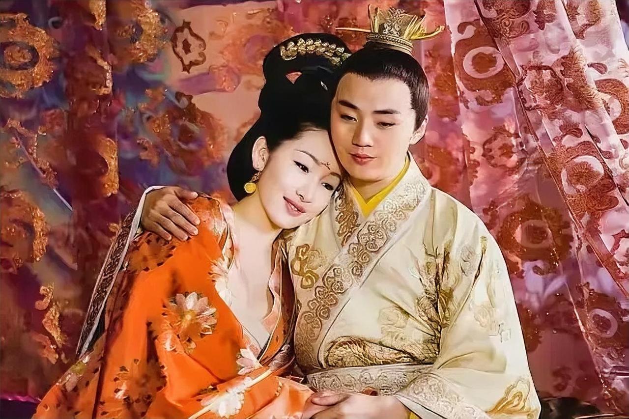 一天，李治偷偷到武则天姐姐武顺的寝宫，搂住武顺说：“朕自从见了夫人一眼，便日日思