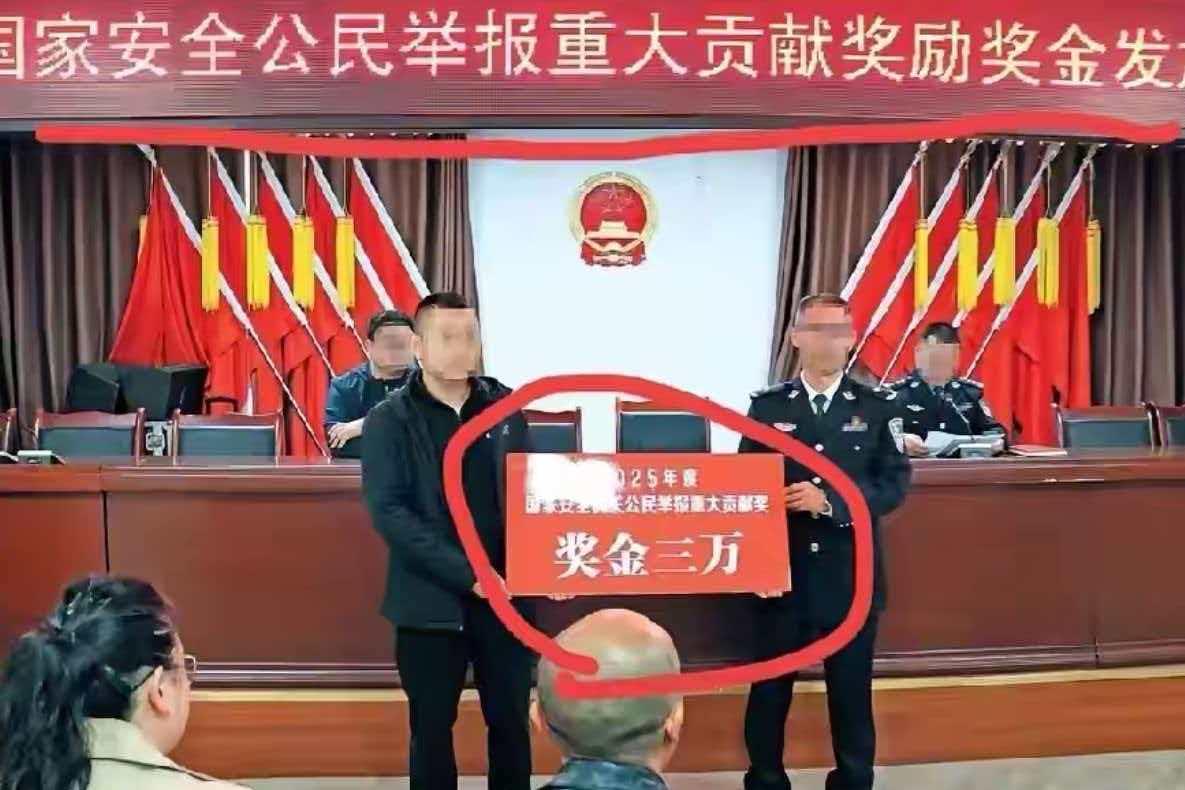 四川雅安,三个普通村民,4月13日那天像往常一样出门,撞见两个老外在当地一处重大