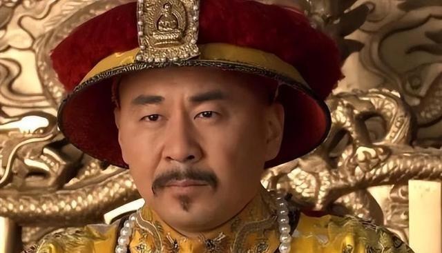 1735年，雍正突然去世，享年58岁。25岁的乾隆听到圣旨，跪倒在地，放声大哭。