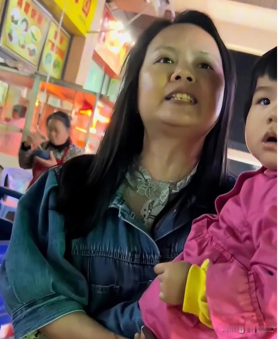 不是说跟着爸爸，除了后妈都是亲人吗？打脸不。让自己儿子躺后备箱，让后
