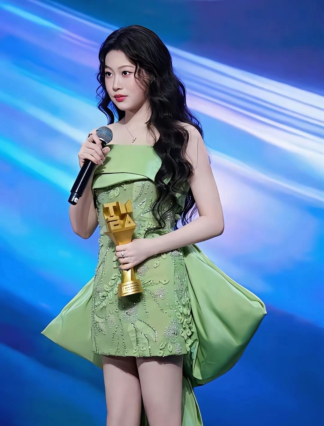 小沈阳女儿越来越漂亮了，这是花了三万八画的妆，本来女儿的容貌已经长开了。再加上画妆师的巧手，小姑娘立
