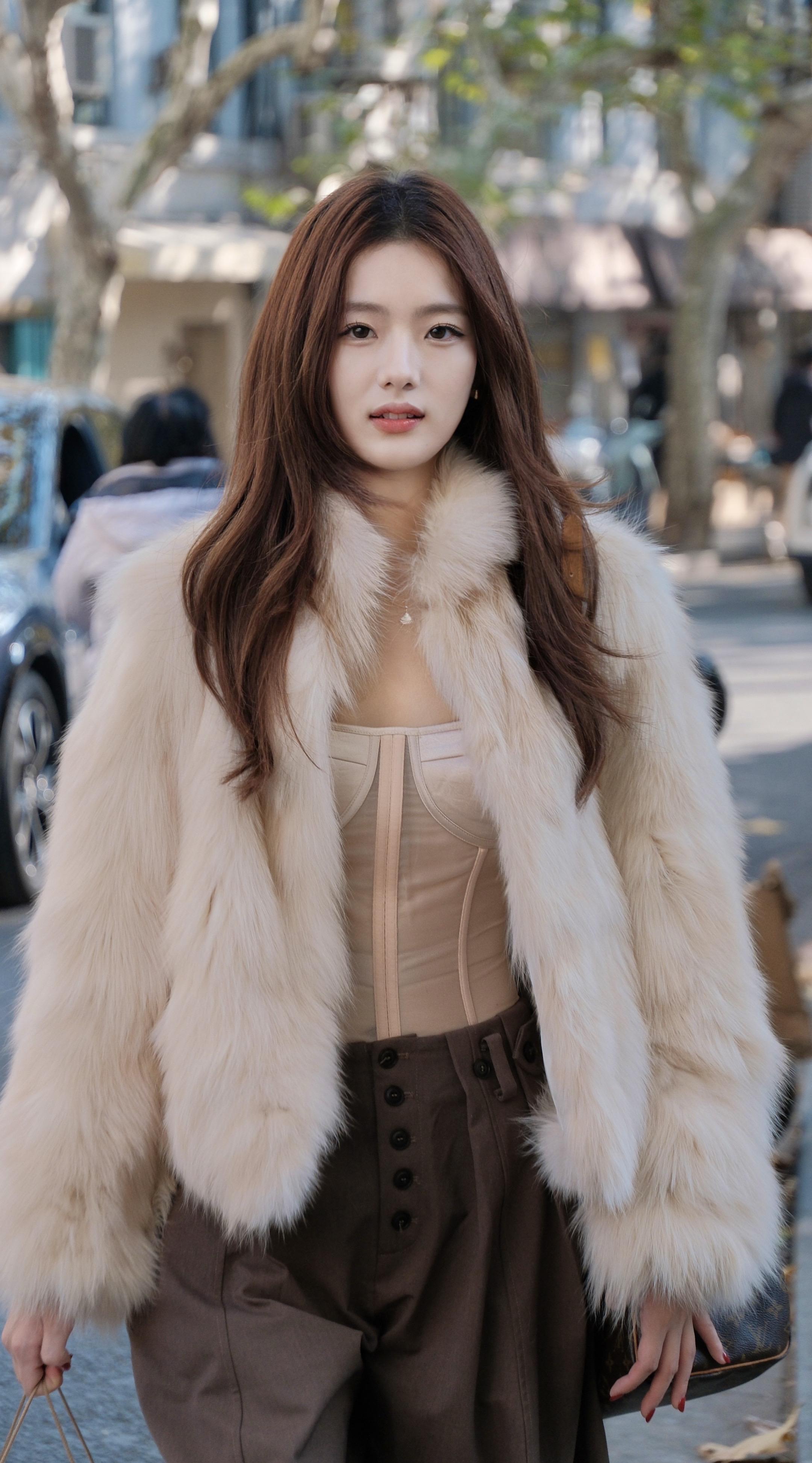 上海街拍。每个小姐姐都好像剧情里的大女主！自带气场！