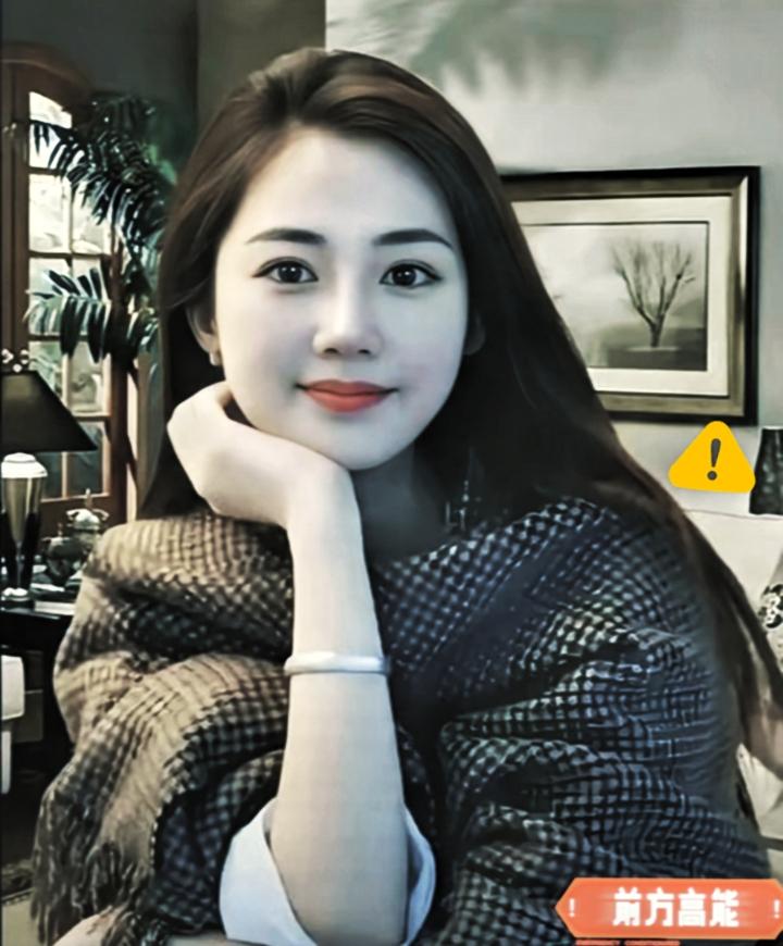 我弟追了一个女孩儿三年，始终没能走到一起。后来在家人安排下相亲，定下婚约。订婚当