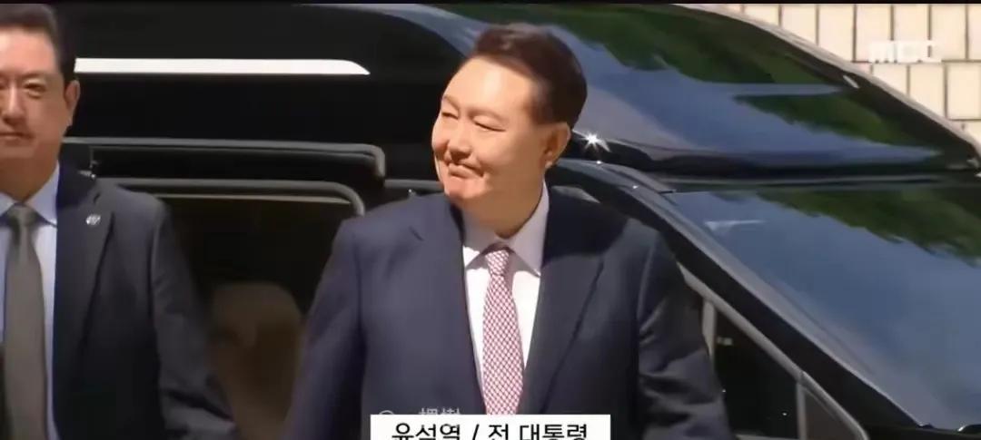 尹锡悦终于禁不住李在明的政治捶打，这时候终于被逮捕了，而结果他却是关进了一个看守
