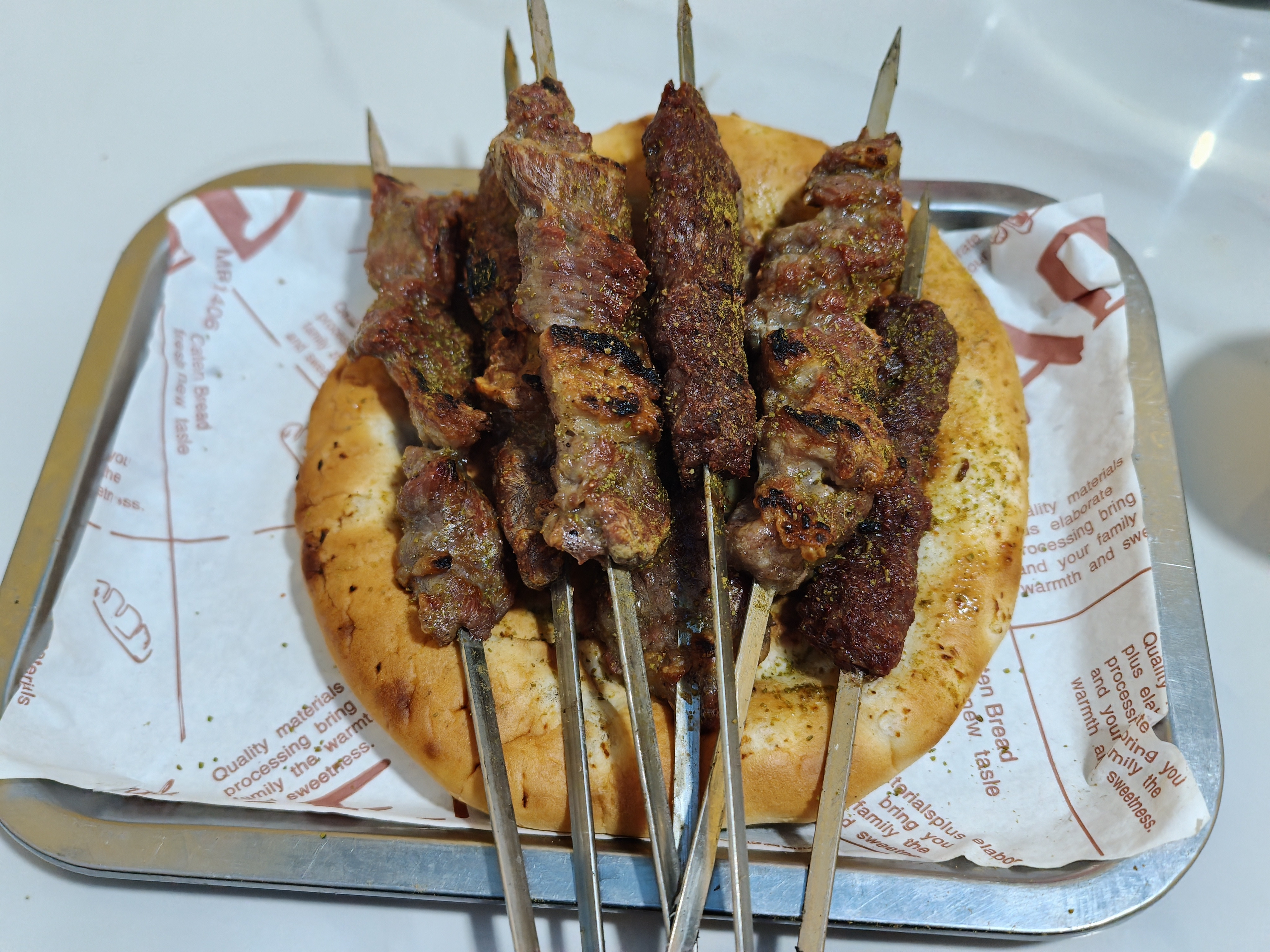 大半夜又收到借钱的消息，直接已读不回。算算同龄的朋友不过十几个，今年开口借钱的居