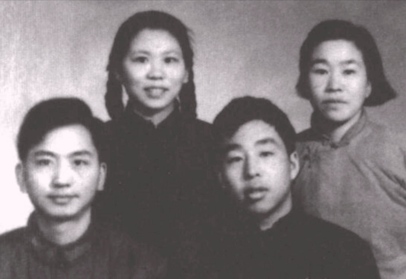 上世纪70年代，医生彭梅魁与堂妹彭钢一同去北师大，来到浦副书记家里。一进门，浦副
