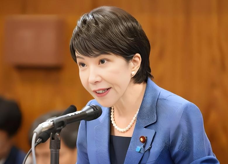 公海突发对峙！日本军机竟敢在解放军面前公然自称“海军”？这绝不是什么口误，而是包