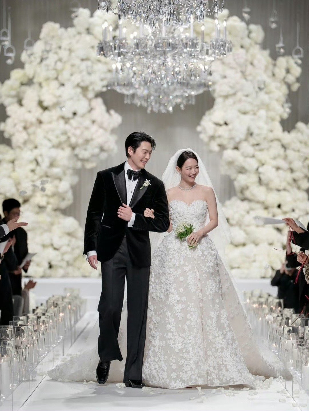 金宇彬申敏儿婚礼现场图新娘申敏儿身穿来自ElieSaabBridal20