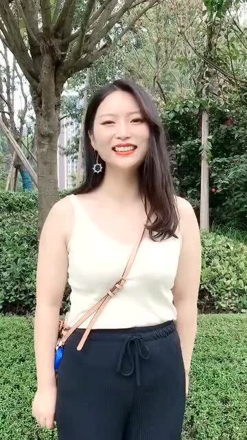 笑话：媳妇瞅着老王进门，随口问了句：“这个月工资发了吧？”老王刚换好拖鞋，闻