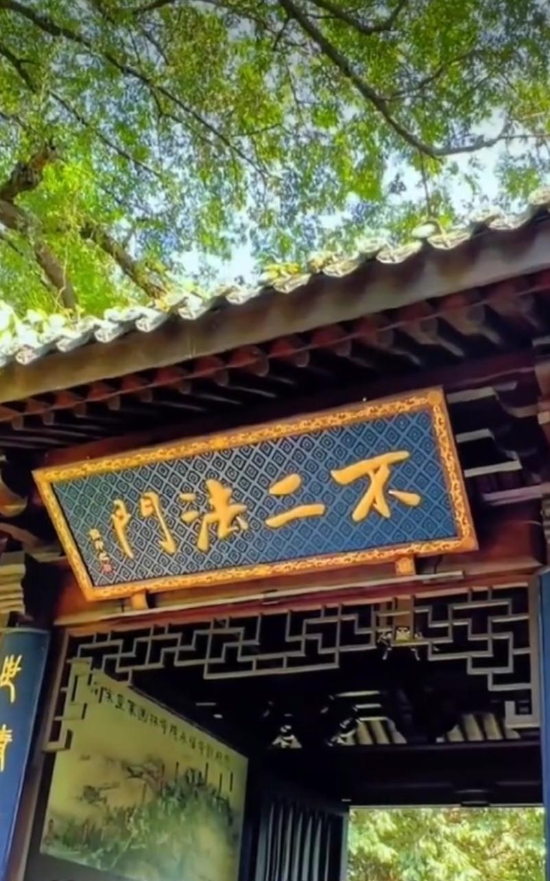 每天問候雖短，親情友情裝滿，知道彼此都好，不見心裏也暖，新的一天早安。