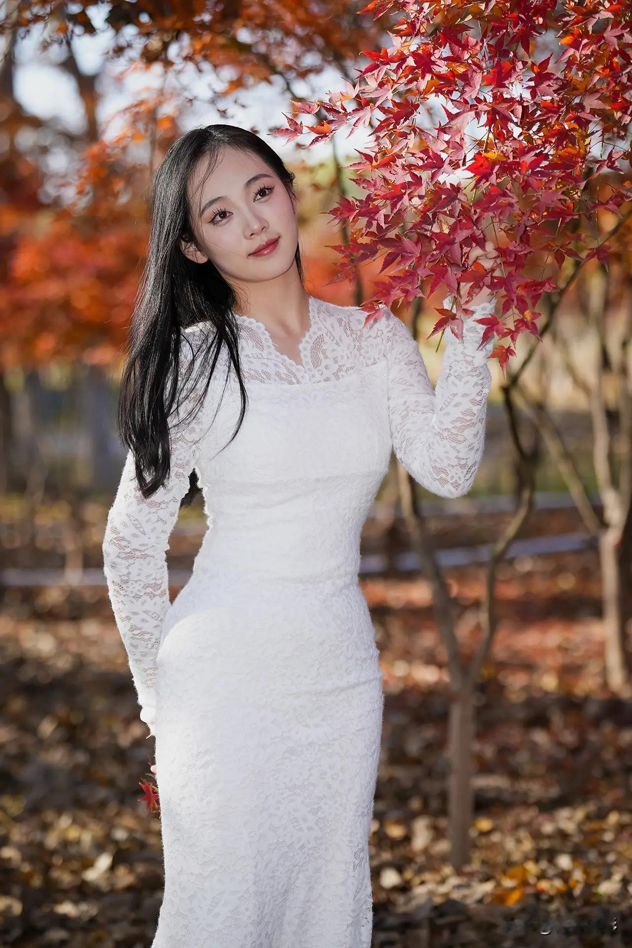 爱自己的明媚，也爱自己的破碎。