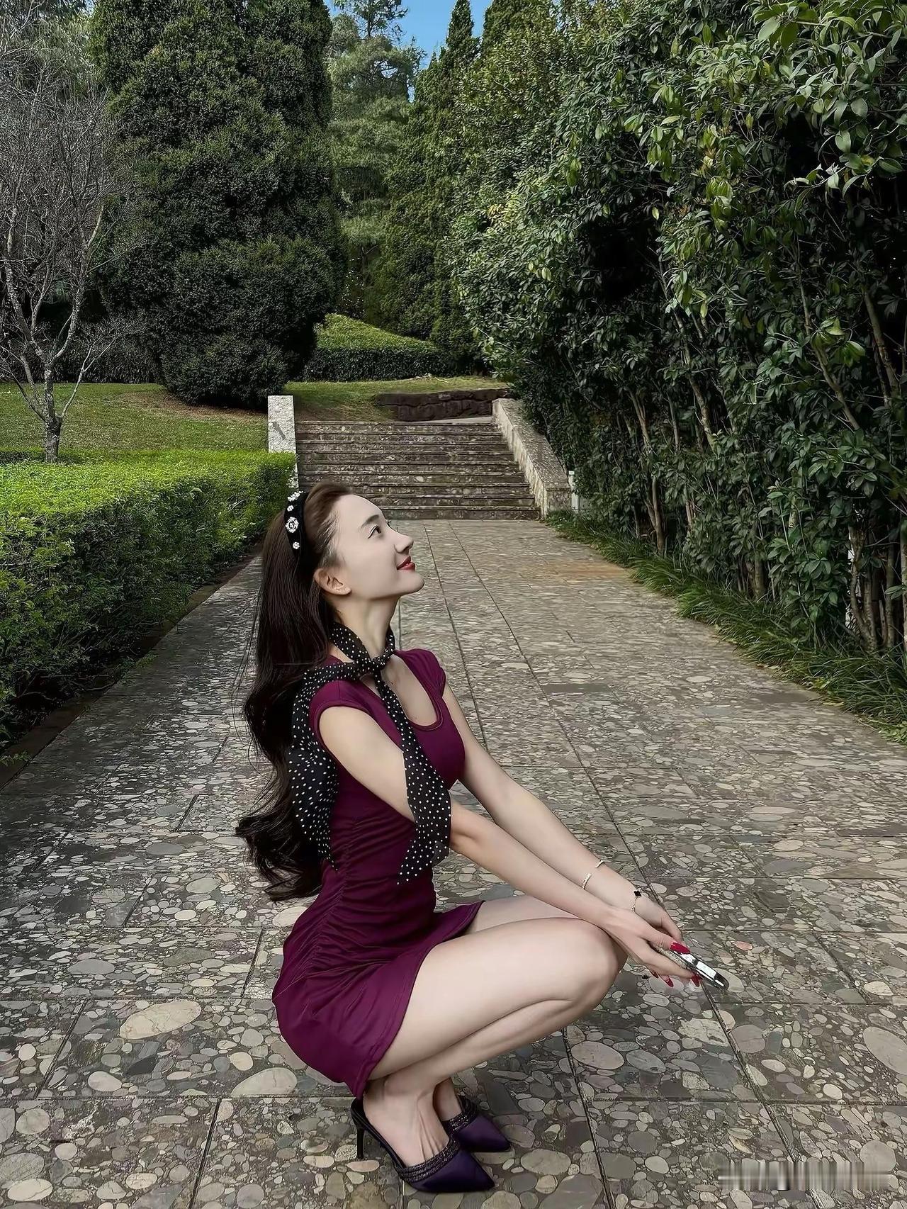 左手咖啡右手茶，道是风雅也寻常俗世纷扰皆抛却，心守一隅自安然