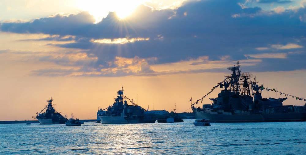 美军15舰一字排开堵门，伊朗强硬人设为何突然哑火15艘美国军舰在阿曼湾一字排