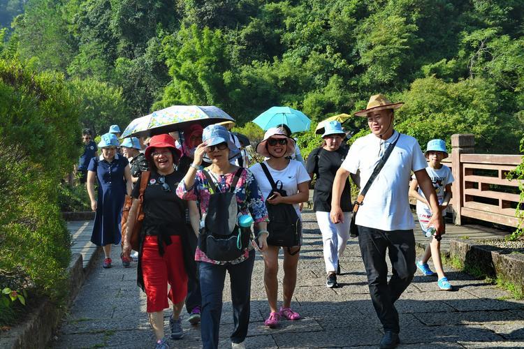 五一旅游看似爆火，文旅部突然动真格，13家5A景区被点名整改五一旅游数据再破
