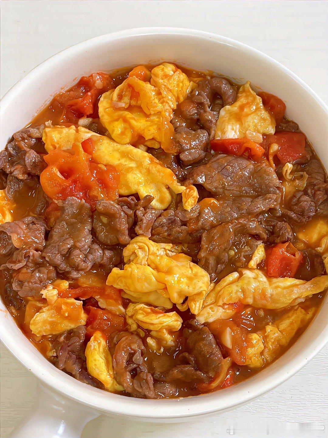 美食的诱惑开会啦，感觉怎么样？不错吧！口水都快流下来了[笑着哭]！有没有适合你们胃