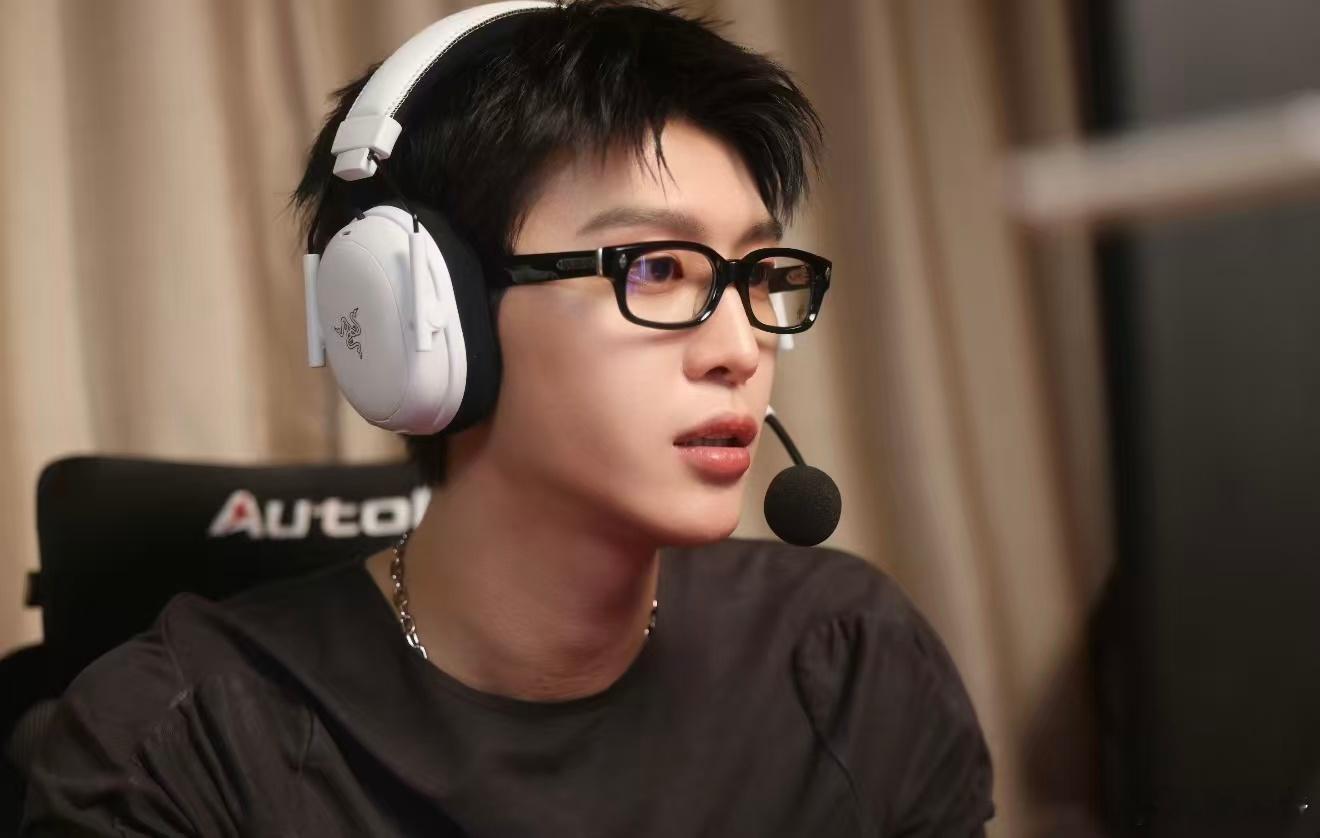 范丞丞电竞男主照进现实电竞男主照进现实不过如此，范丞丞一出场，氛围感直接封神。